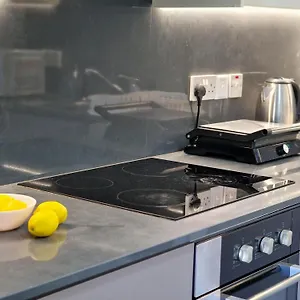 Airbnsea Centre Side Sea View דירה